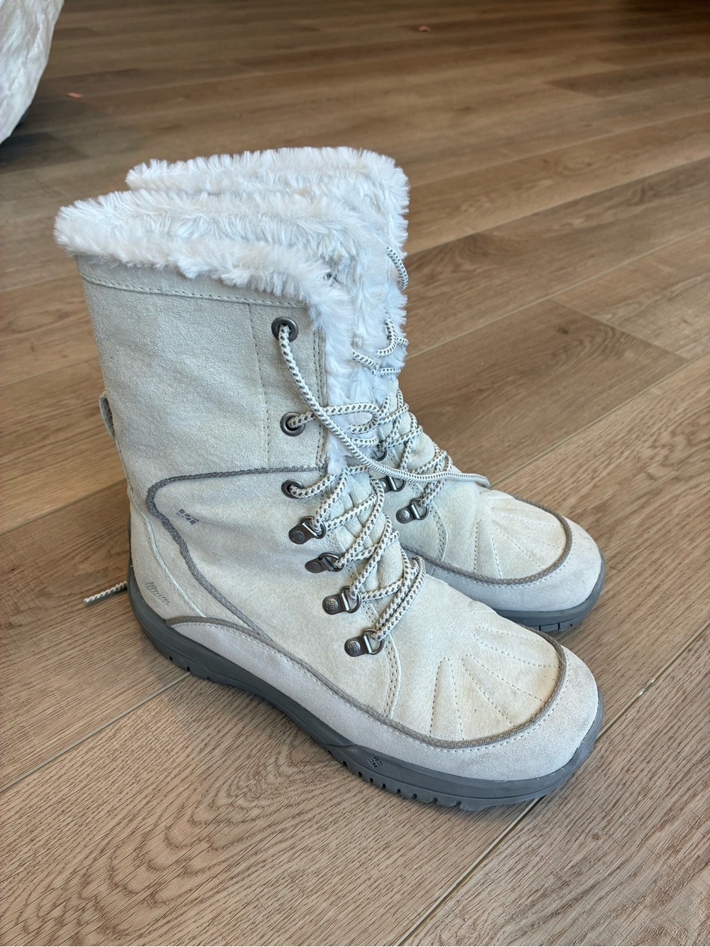 Columbia Lavella 2 suede Winter Faux-Fur Lace-Up Snow Boots white waterproof 9